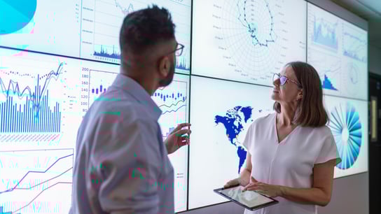 Digital supply chain - people analysing charts