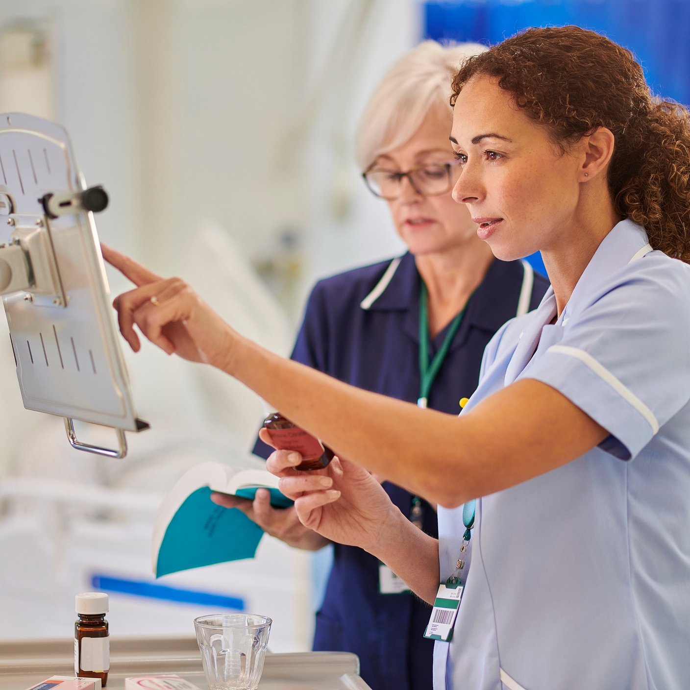 Medical student with mentor prescribing ward medicines.